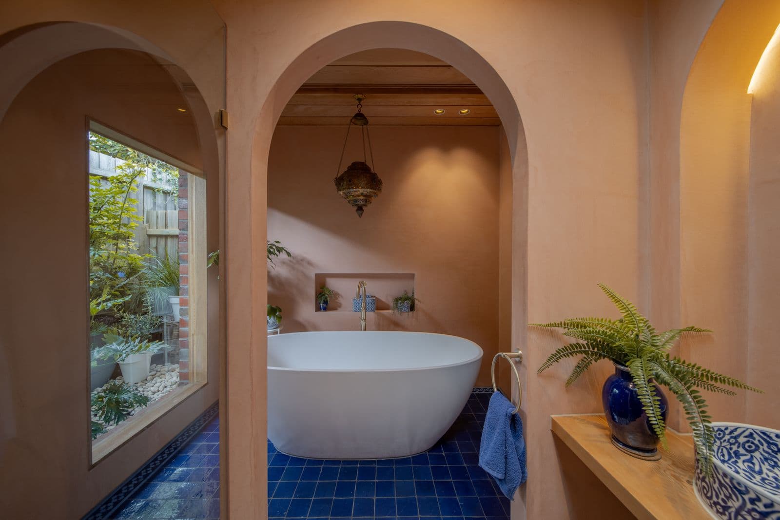TADELAKT MEDITERRANEAN BATHROOM - WONGA PARK